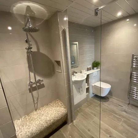 Trinity - 2b Studio Apt Apartment