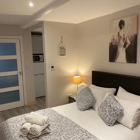 Trinity - 2b Studio Apt *