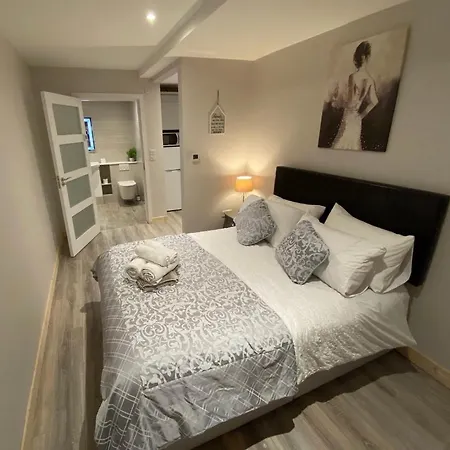 Trinity - 2b Studio Apt *